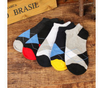 今夏必buy！潮流襪子新風尚，穿出你的個性態度